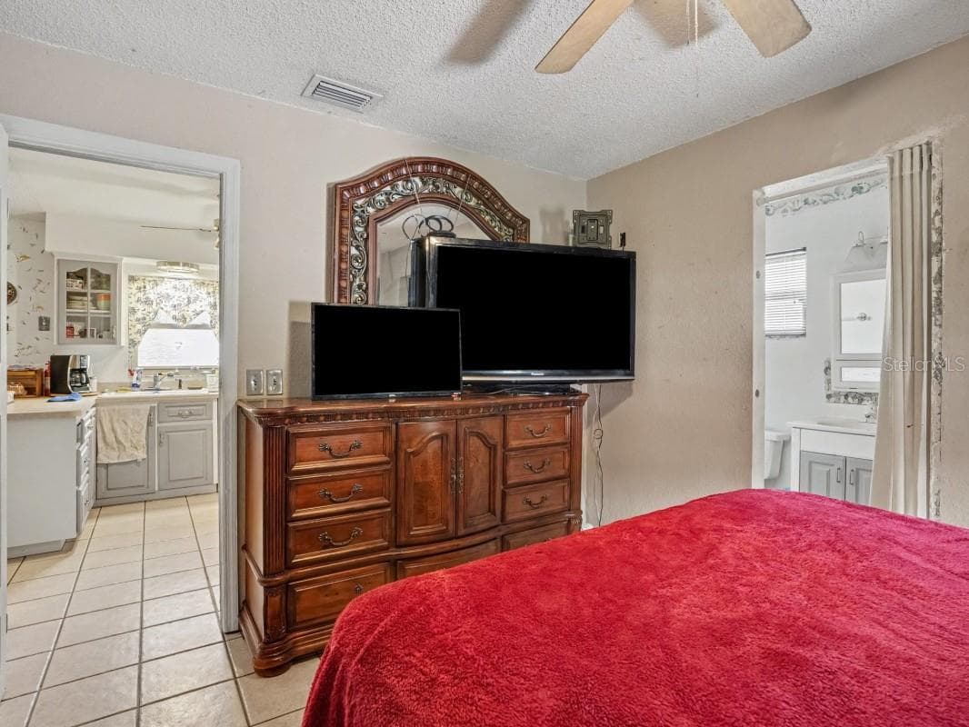 Single Family Residence at 6313 SWEETWATER DR E, LAKELAND, photo 17 of 29