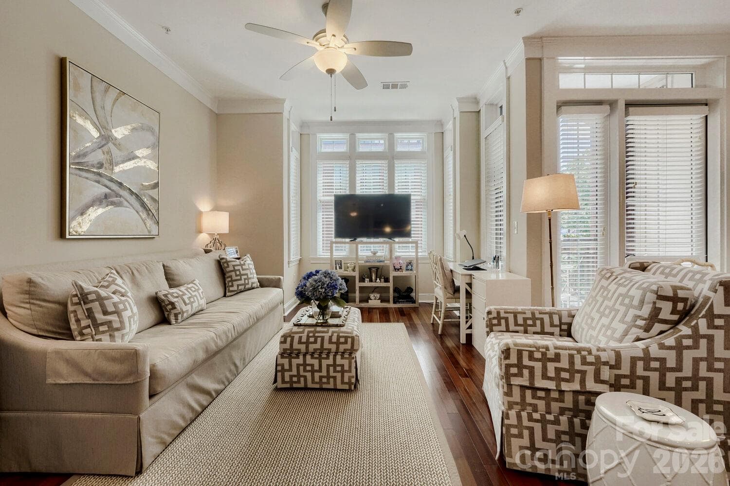 Spacious Living Room - 2810 Selwyn Avenue, Charlotte