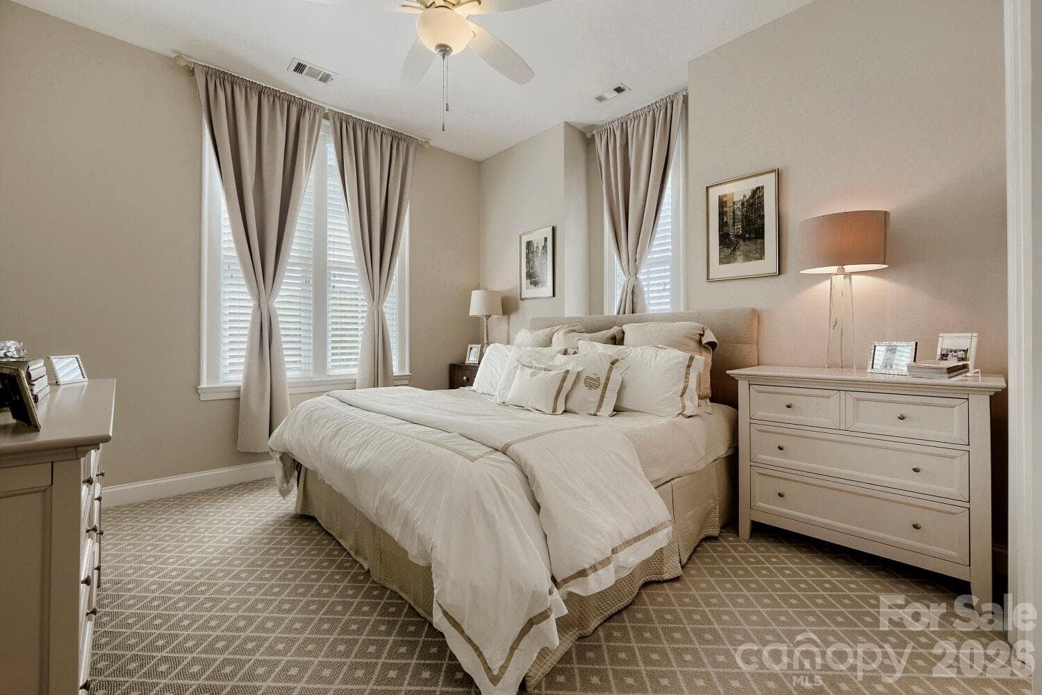 Spacious Bedroom - 2810 Selwyn Avenue, Charlotte