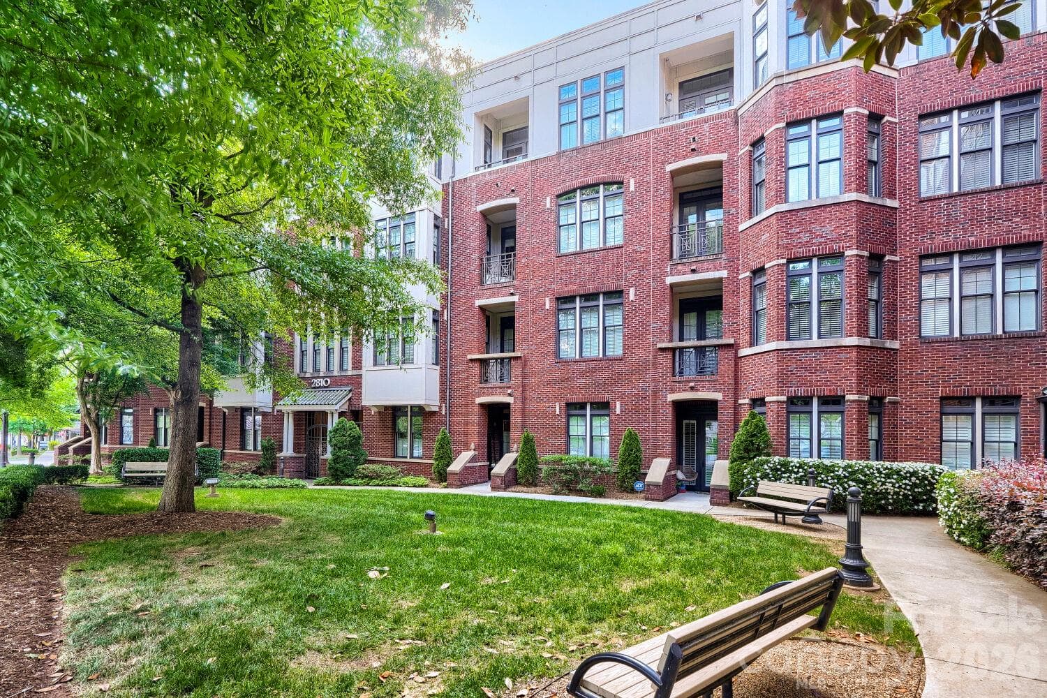 Condominium at 2810 Selwyn Avenue, Charlotte, photo 26 of 29