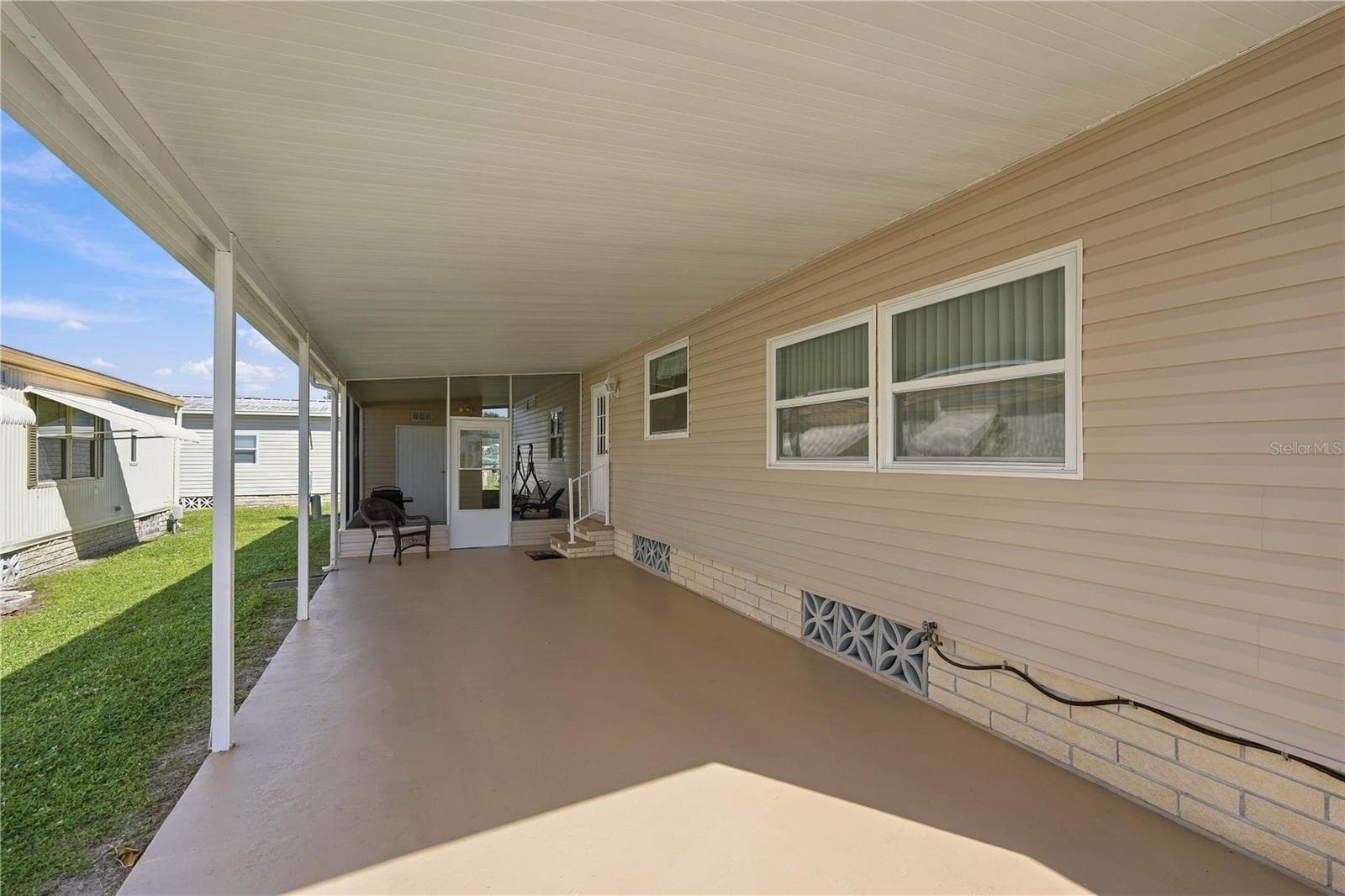 Manufactured Home at 5619 BAYSHORE RD #422, PALMETTO, photo 4 of 48