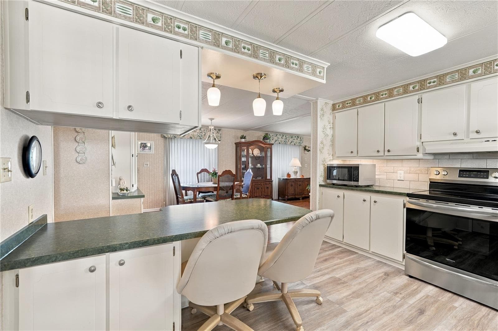 Manufactured Home at 5619 BAYSHORE RD #422, PALMETTO, photo 9 of 48