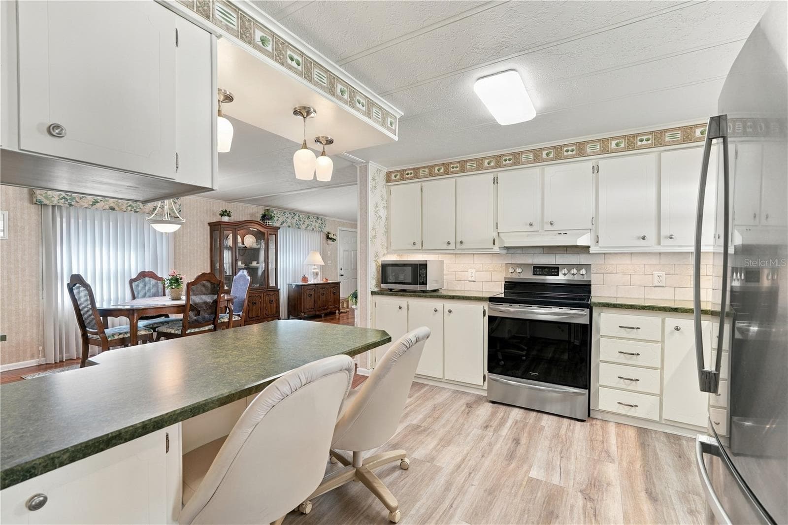 Manufactured Home at 5619 BAYSHORE RD #422, PALMETTO, photo 10 of 48