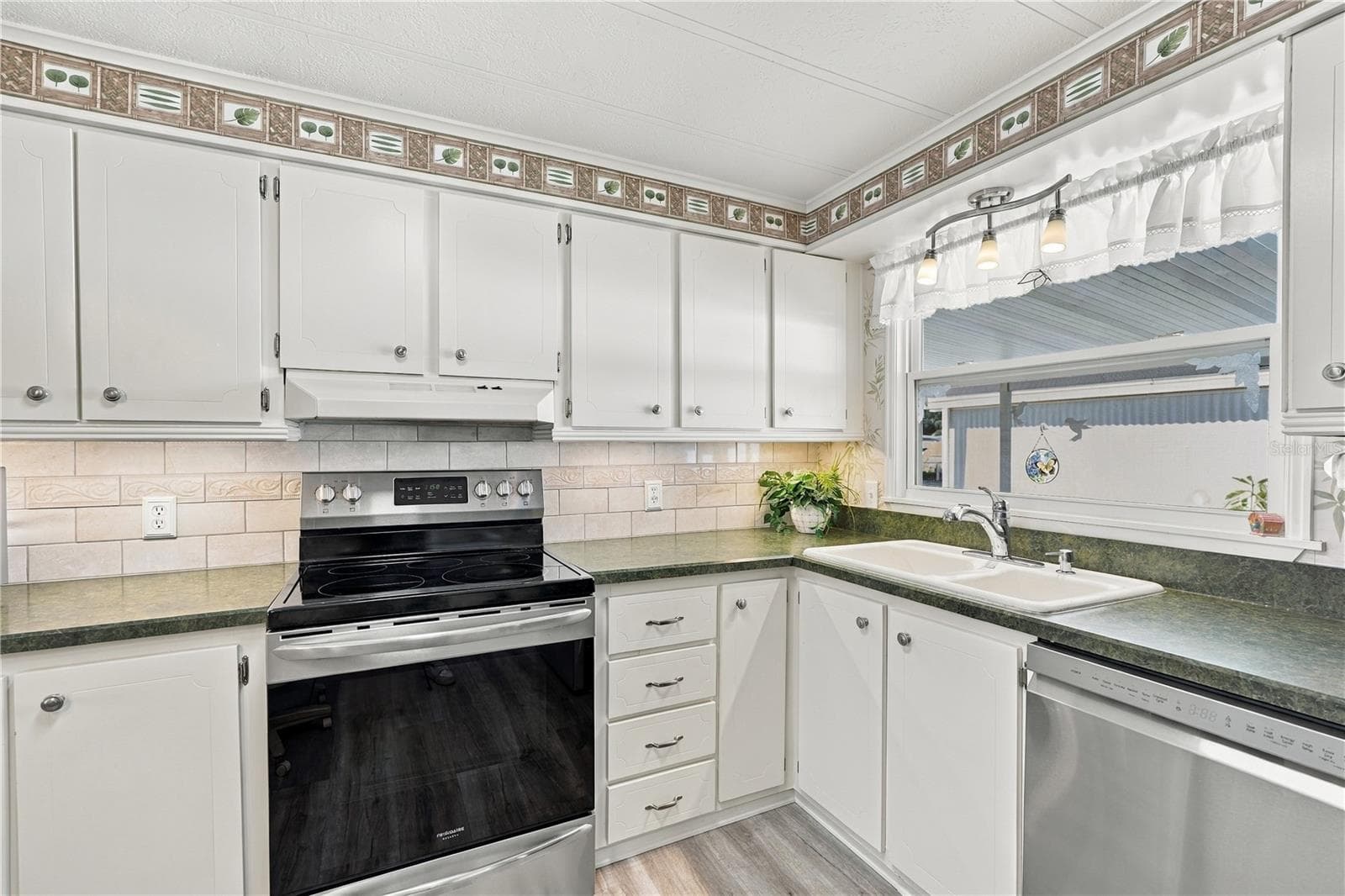 Manufactured Home at 5619 BAYSHORE RD #422, PALMETTO, photo 12 of 48