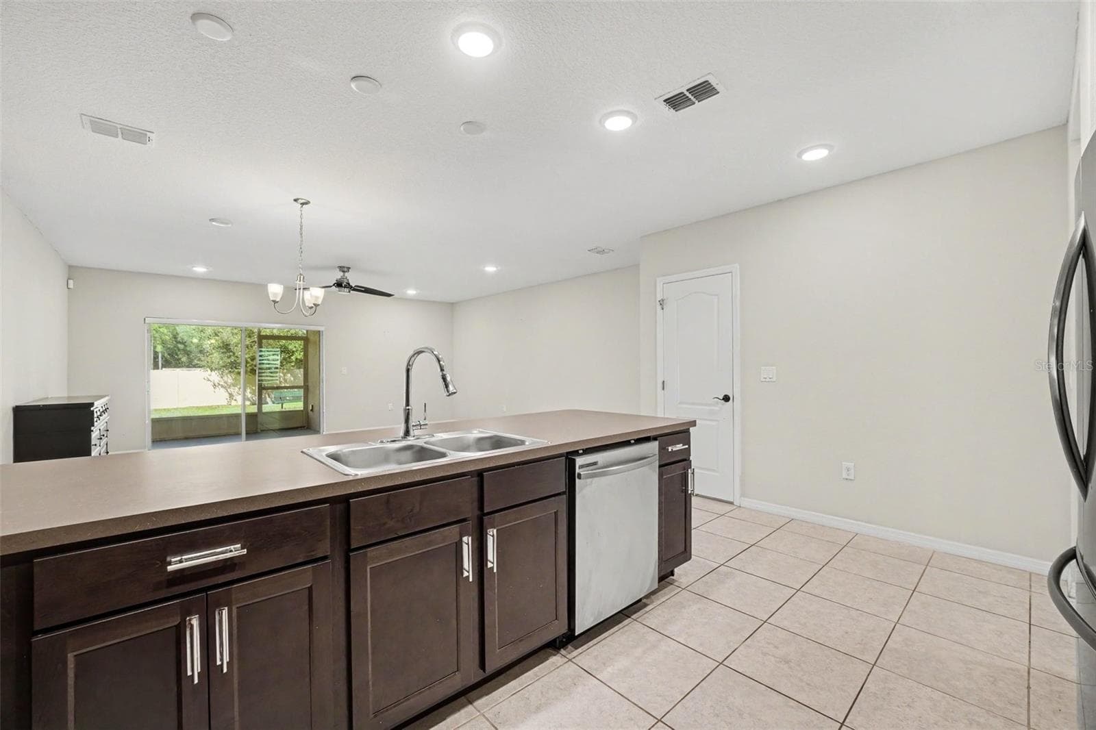 Townhouse at 4747 CORAL CASTLE DR, KISSIMMEE, photo 12 of 40