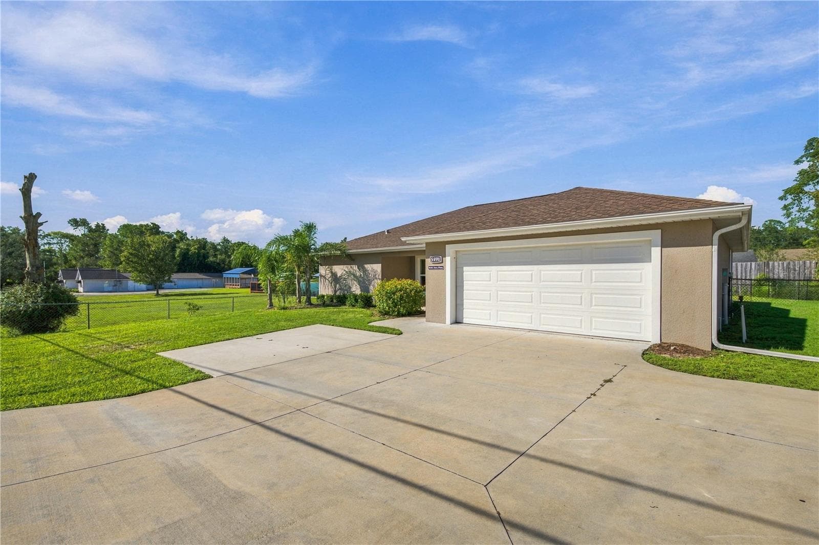 2 Car garage - 5591 W HIGHWAY 40, OCALA