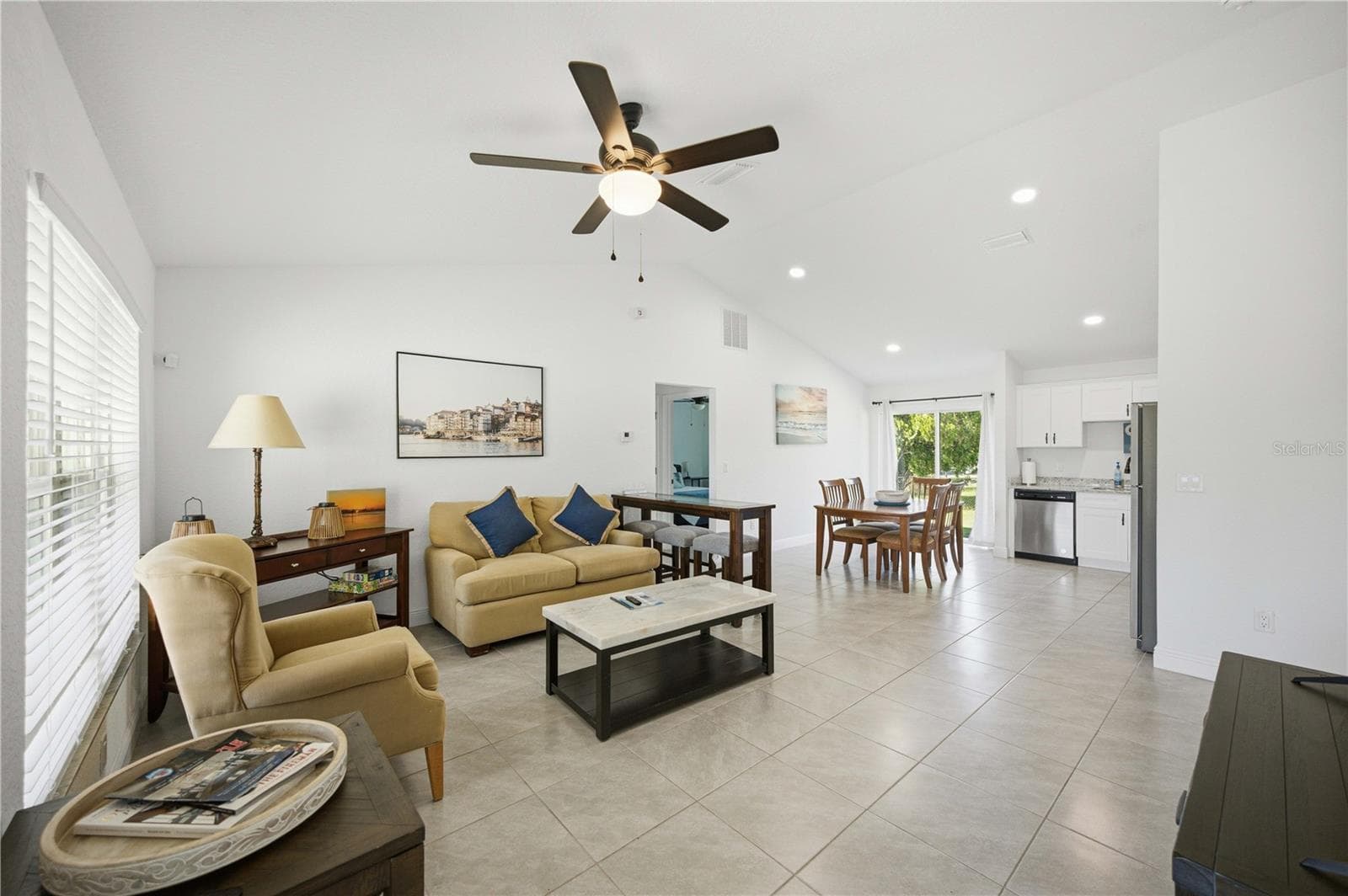 Spacious Living Space - 5591 W HIGHWAY 40, OCALA