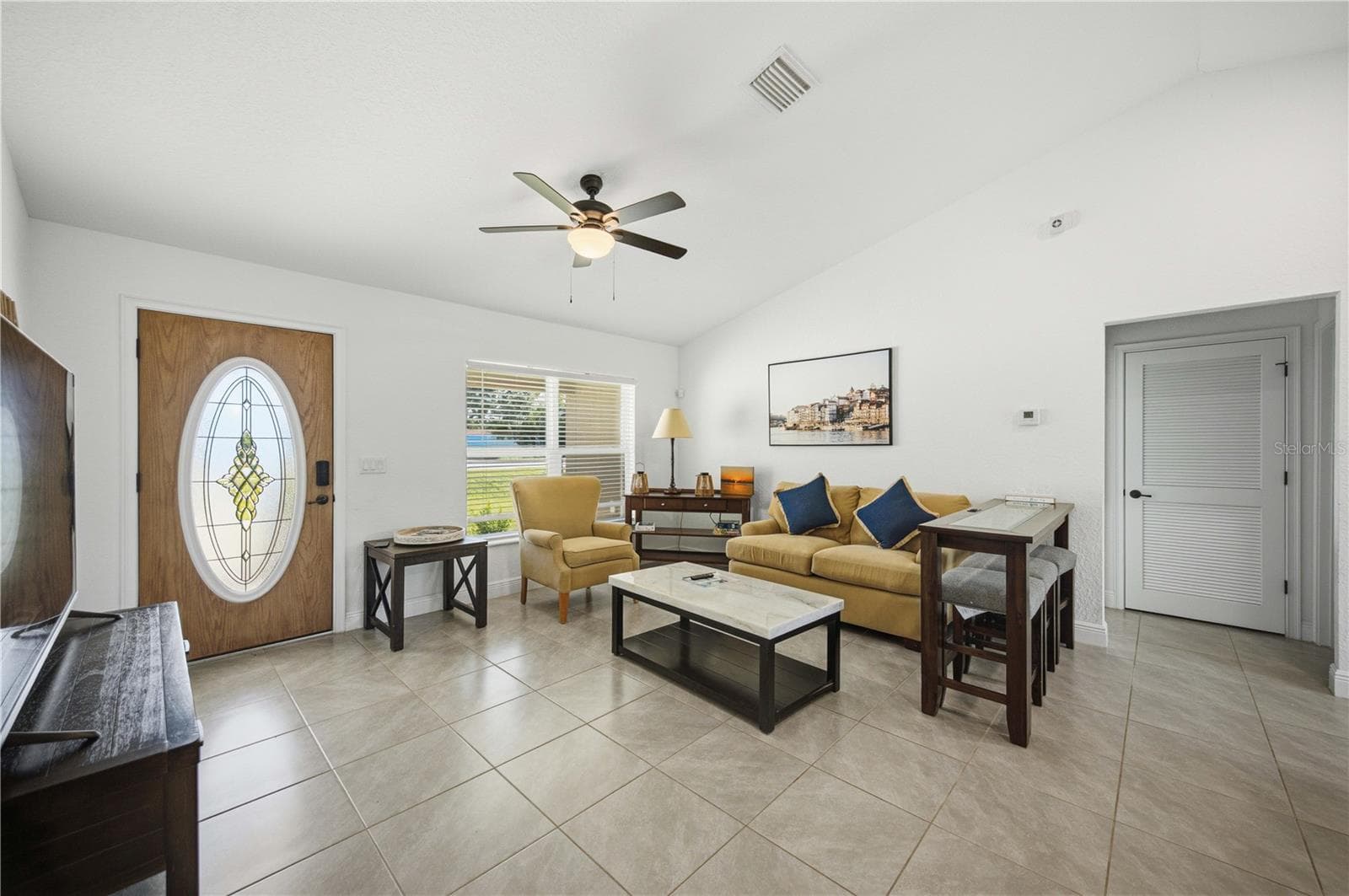 Cathedral Ceilings - 5591 W HIGHWAY 40, OCALA