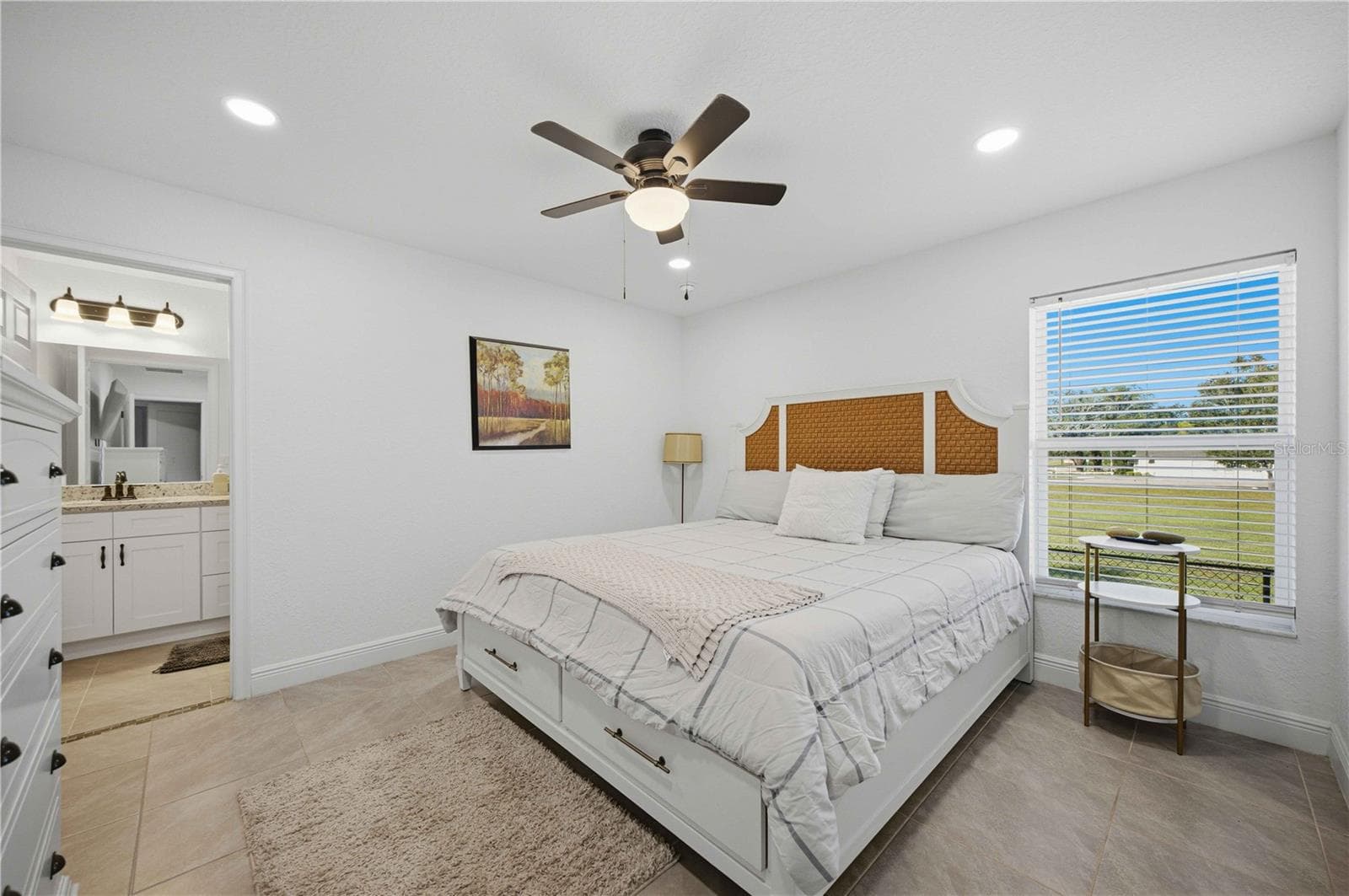 En-Suite - 5591 W HIGHWAY 40, OCALA