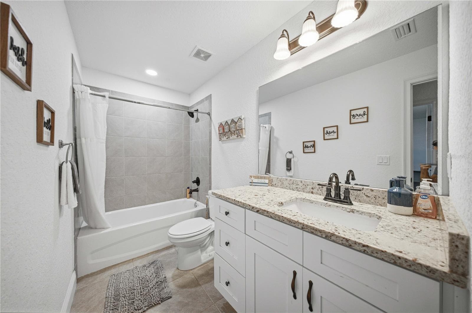 Secondary Bathroom - 5591 W HIGHWAY 40, OCALA