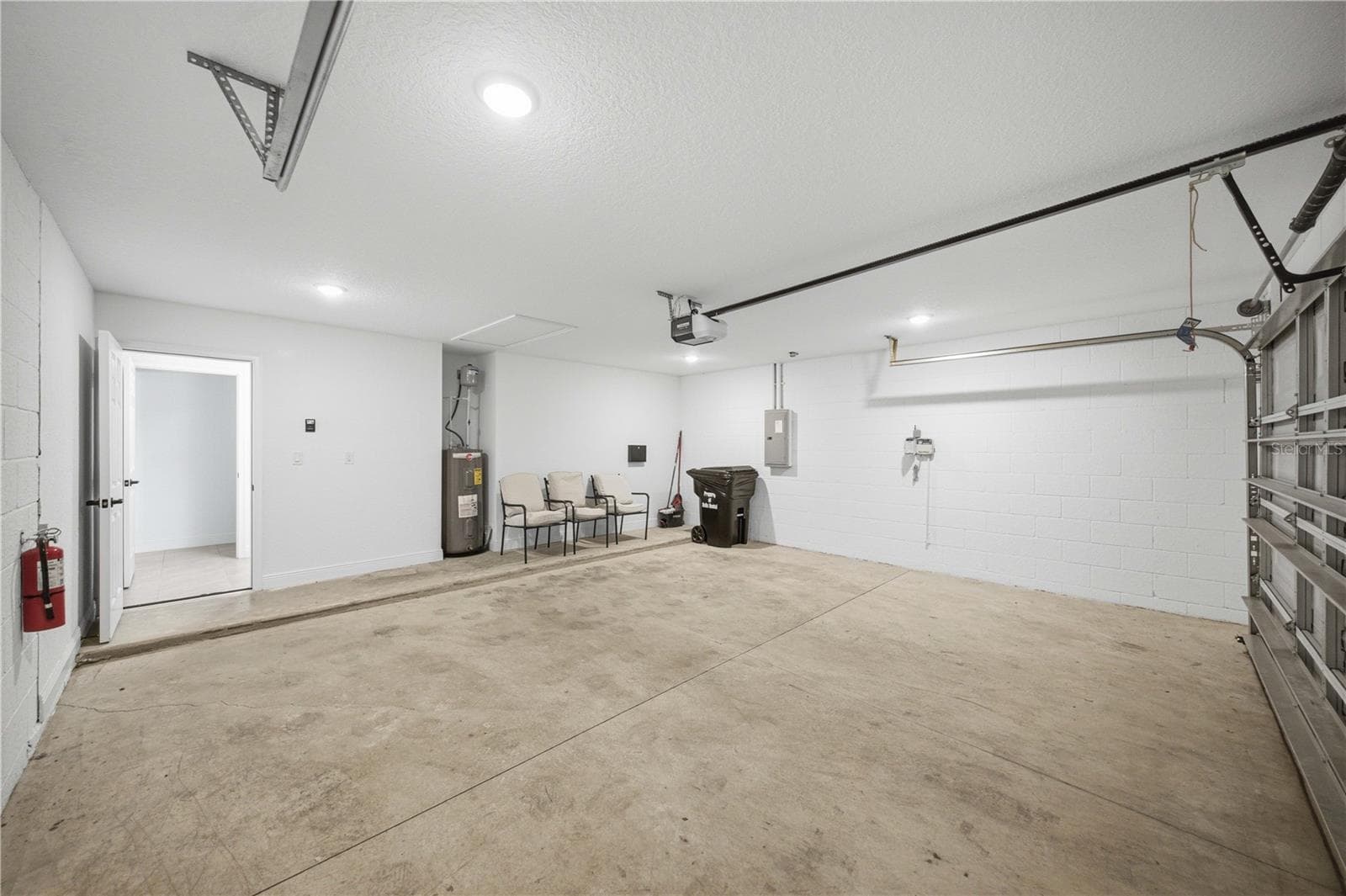 2- Car garage - 5591 W HIGHWAY 40, OCALA