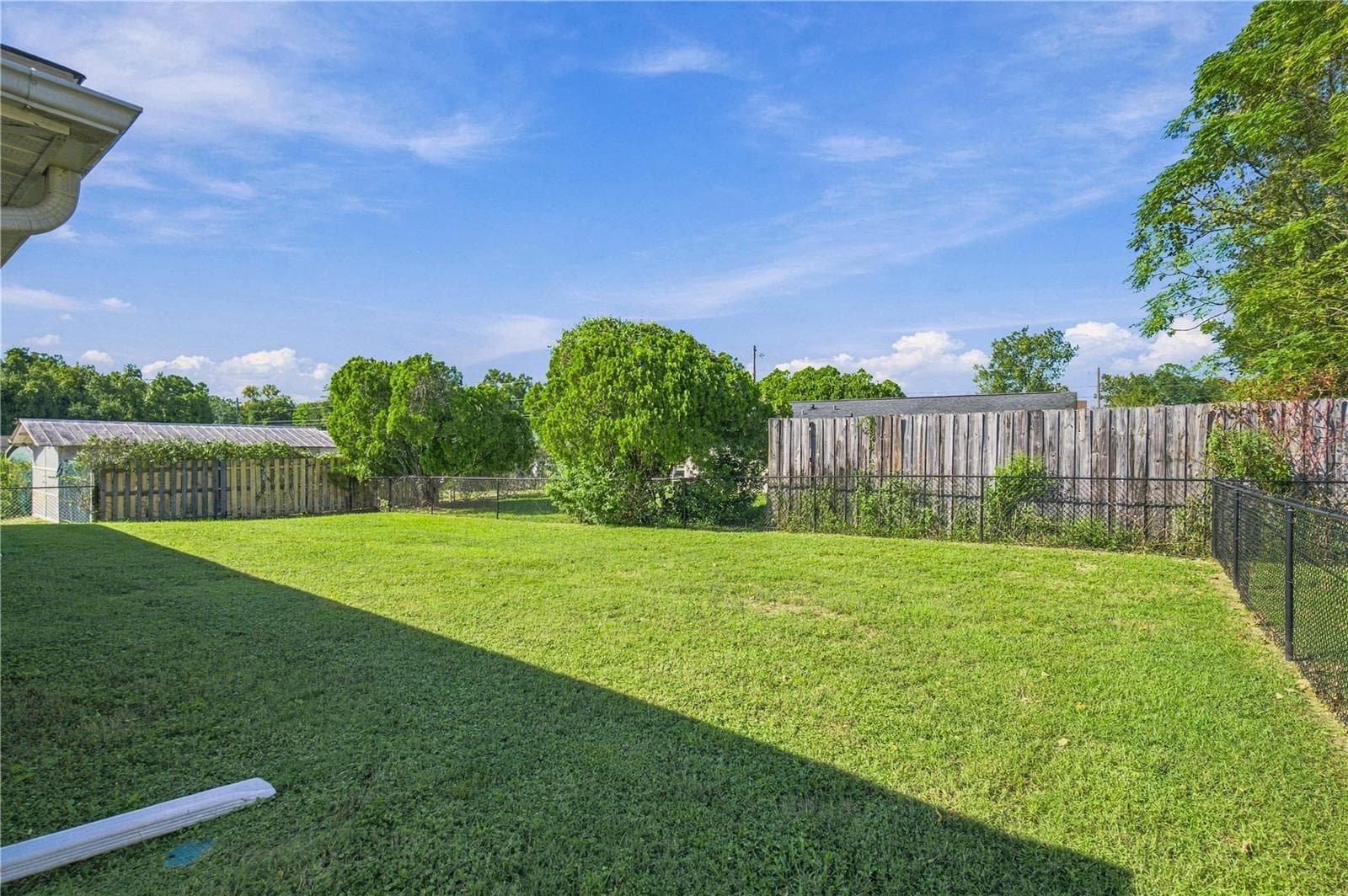Large backyard - Fully Fenced - 5591 W HIGHWAY 40, OCALA