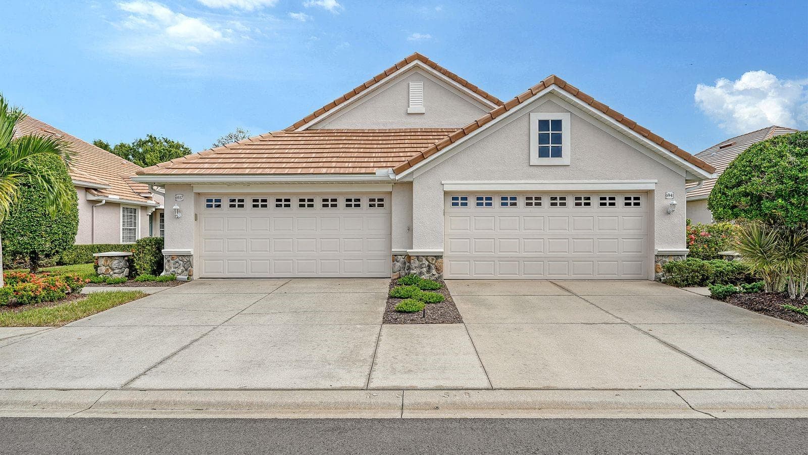 Villa at 6937 WOODMORE TER, LAKEWOOD RANCH, photo 3 of 63