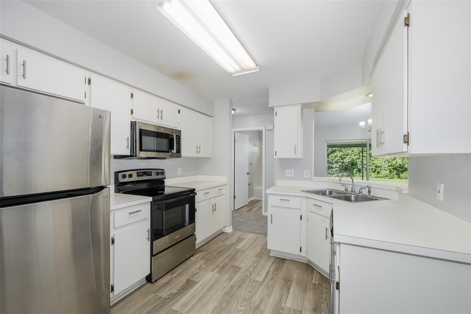 Single Family Residence at 8150 TOM SAWYER DR, TAMPA, photo 12 of 35