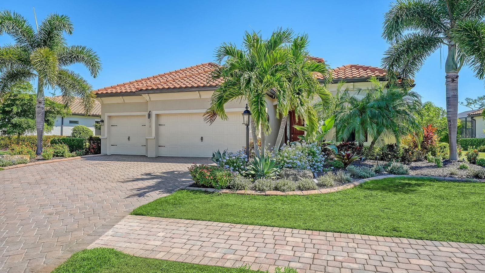 Single Family Residence at 16218 CASTLE PARK TER, LAKEWOOD RANCH, photo 8 of 73