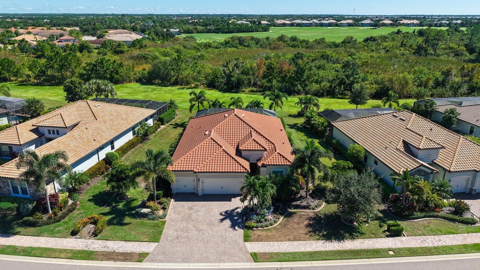 Single Family Residence at 16218 CASTLE PARK TER, LAKEWOOD RANCH, photo 10 of 73