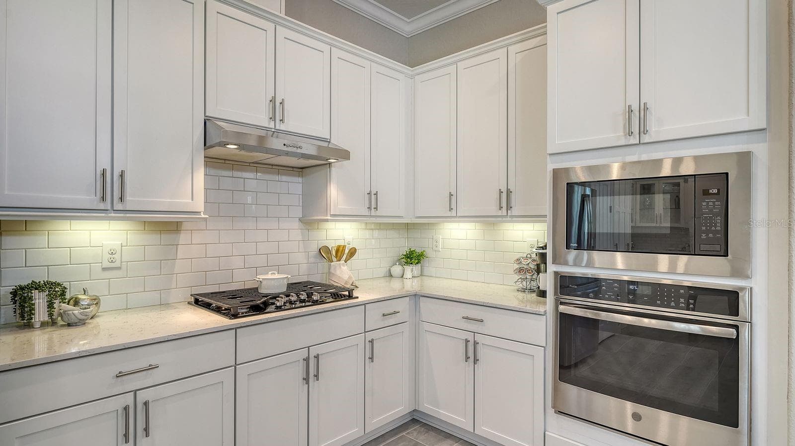 Single Family Residence at 16218 CASTLE PARK TER, LAKEWOOD RANCH, photo 19 of 73