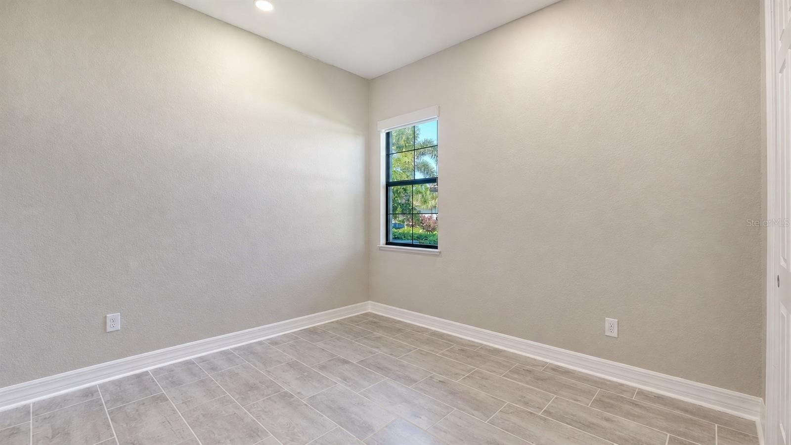 Single Family Residence at 16218 CASTLE PARK TER, LAKEWOOD RANCH, photo 34 of 73