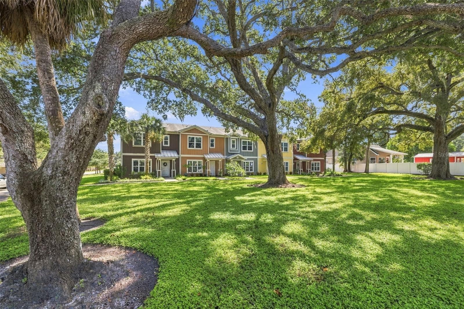 1123 DOUGLAS AVE