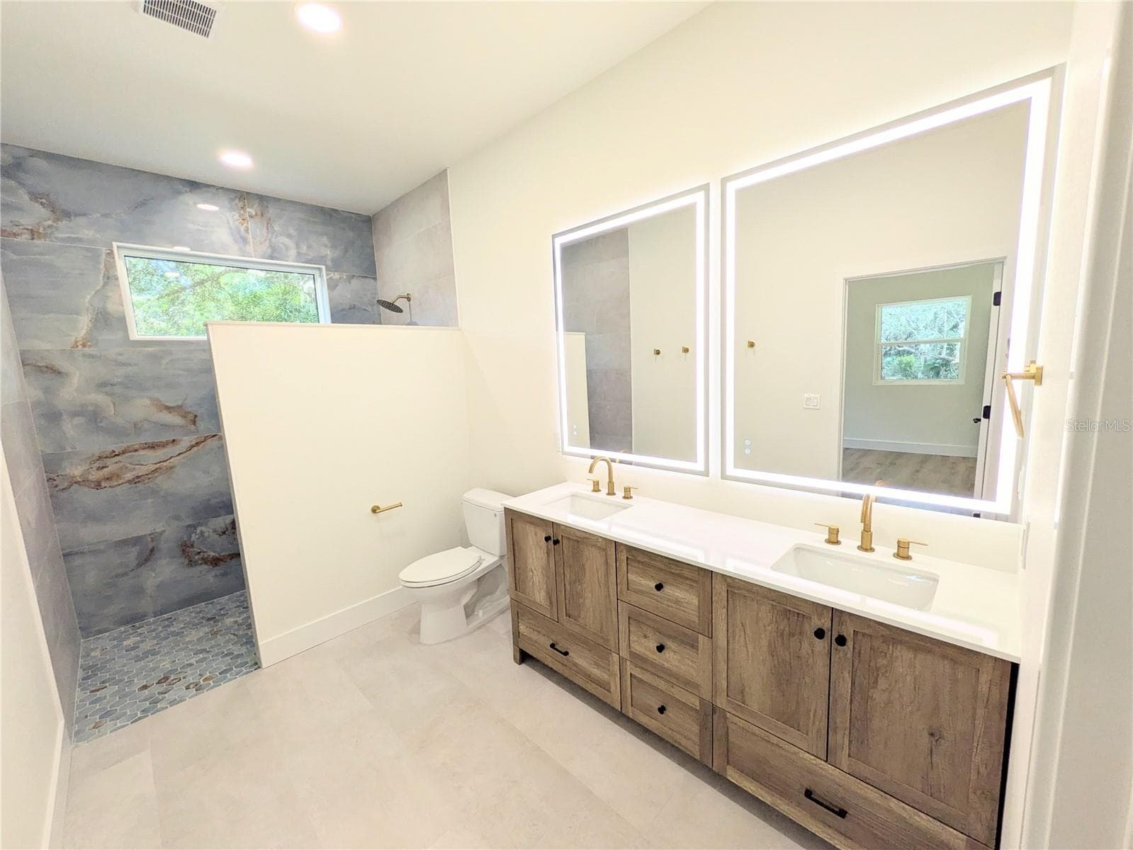 Primary bathroom - 2748 GLENWOOD AVE, NEW SMYRNA BEACH