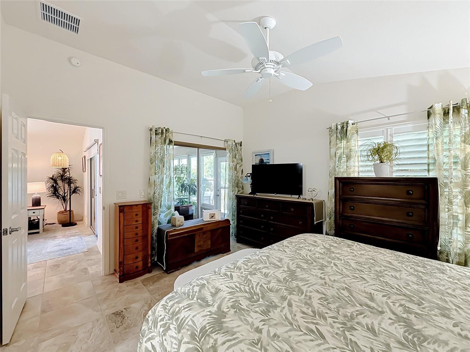 Villa at 2001 ALTAMONTE WAY, THE VILLAGES, photo 20 of 37