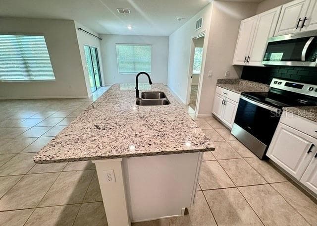 Single Family Residence at 505 LADY IRELYN CT, DELAND, photo 7 of 27