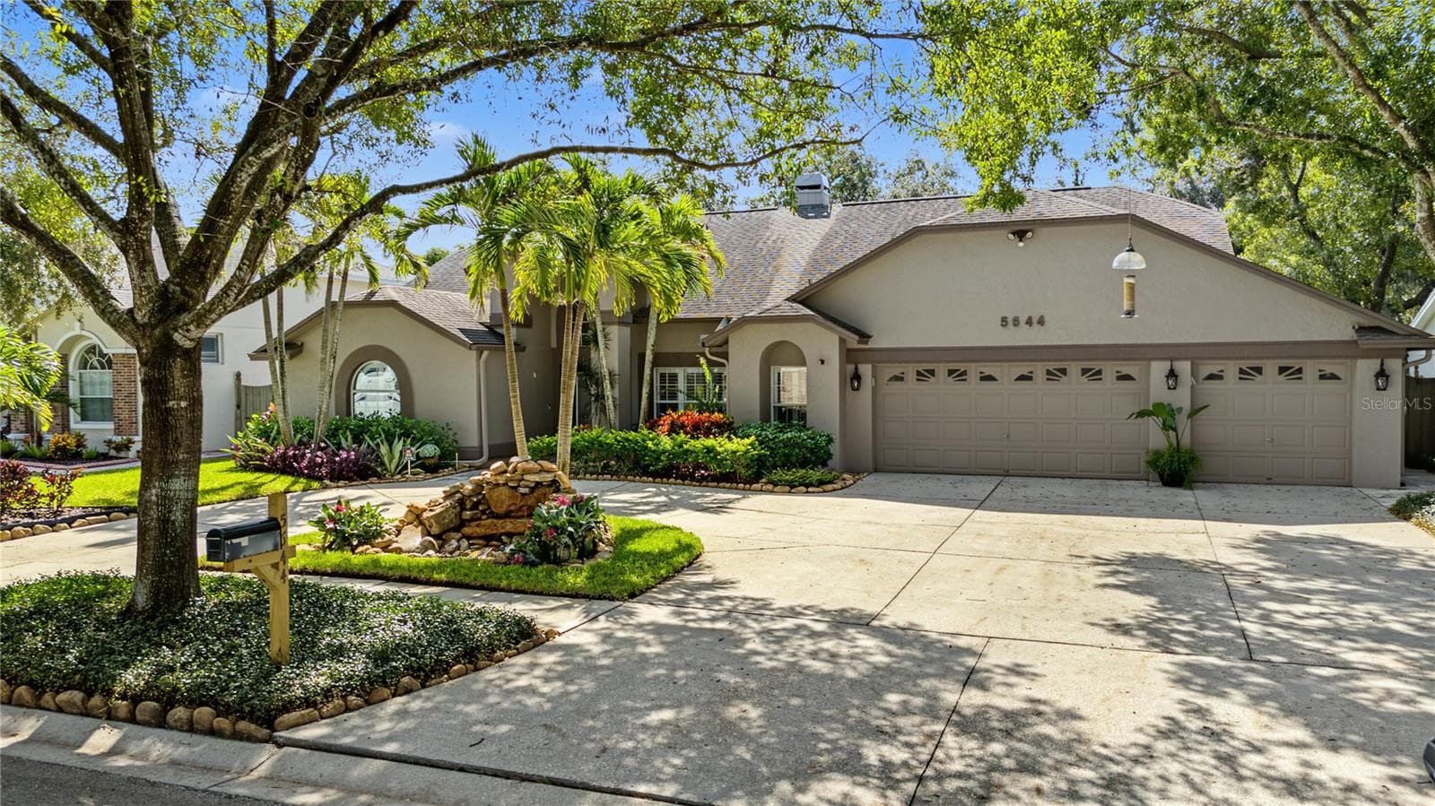 Single Family Residence at 5644 GLENCREST BLVD, TAMPA, photo 2 of 53