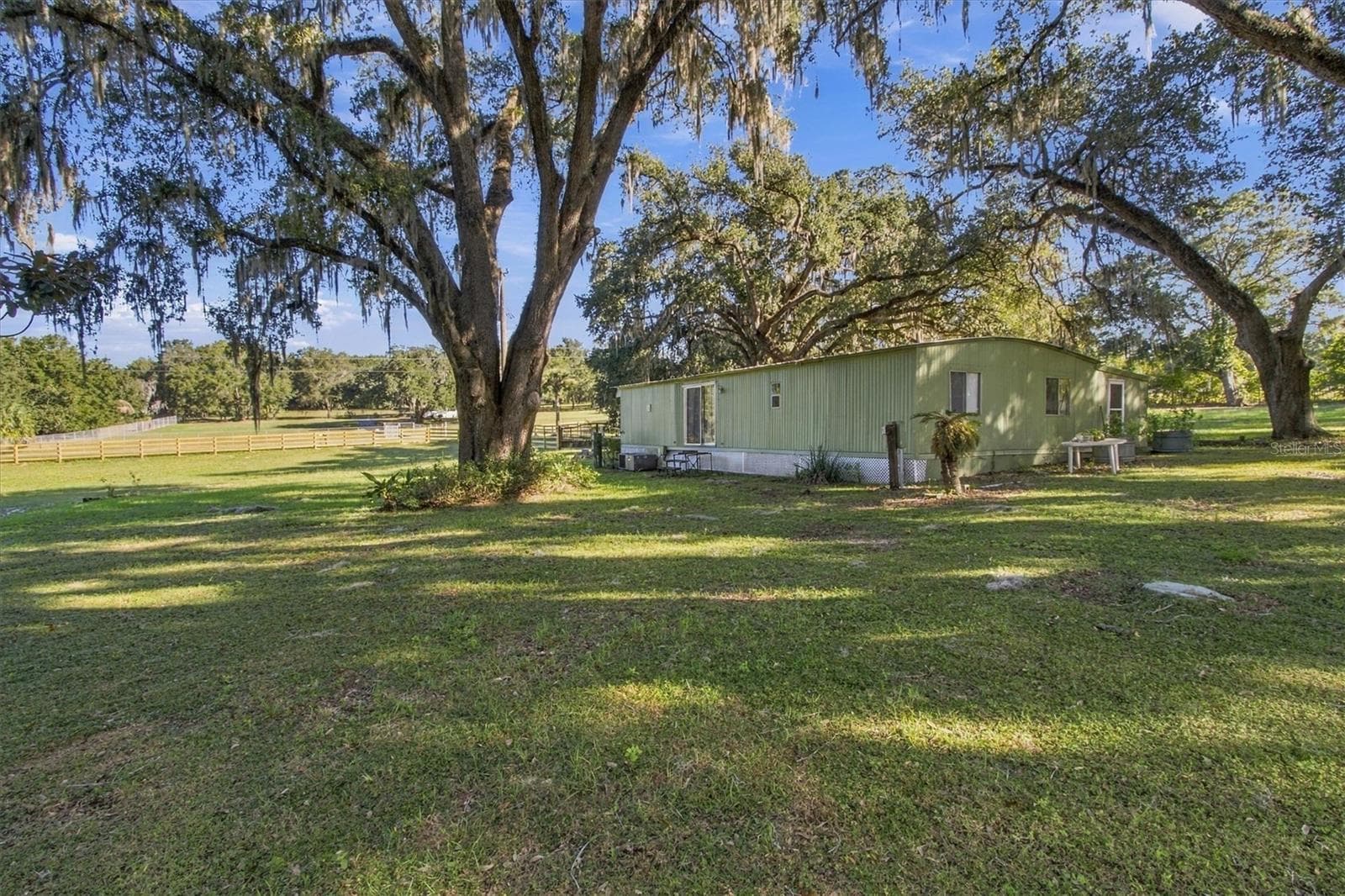 Back of home - 2930 GRIFFIN AVE, LADY LAKE
