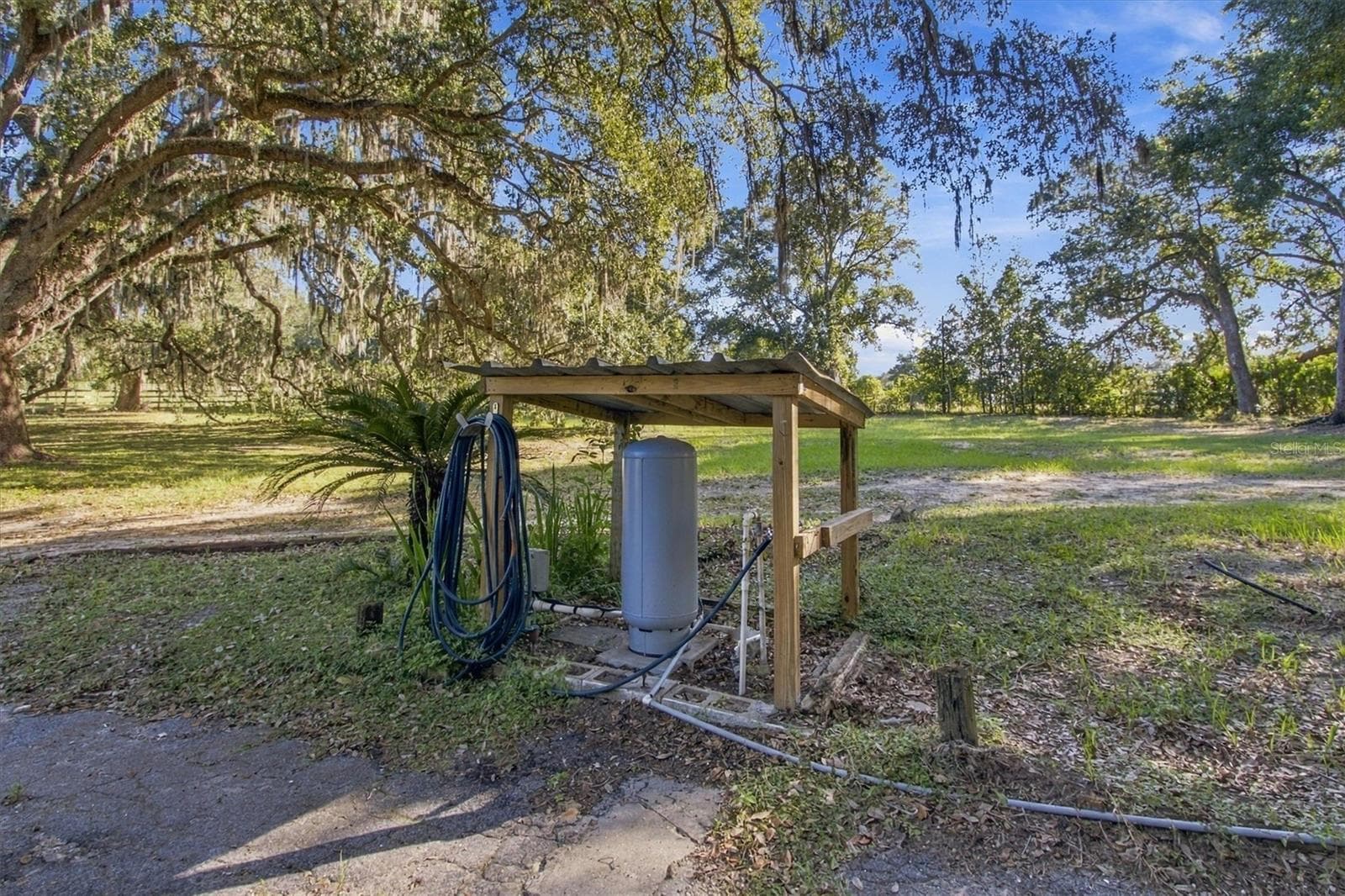 Well - 2930 GRIFFIN AVE, LADY LAKE