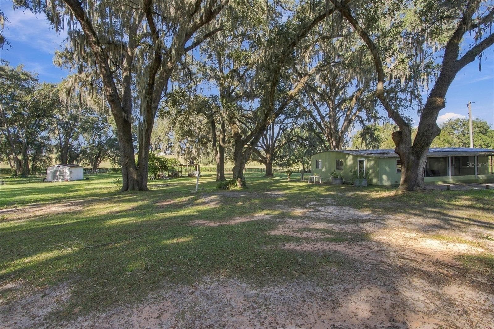 Back of House - 2930 GRIFFIN AVE, LADY LAKE