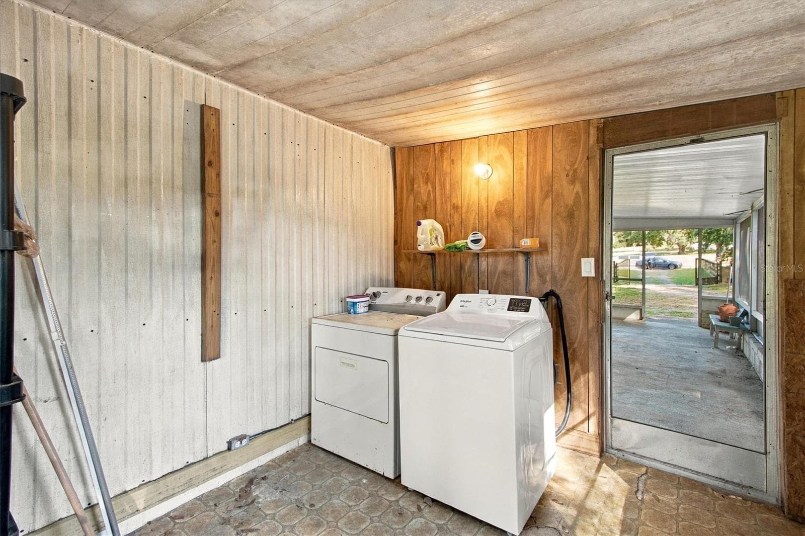 Laundry - 2930 GRIFFIN AVE, LADY LAKE
