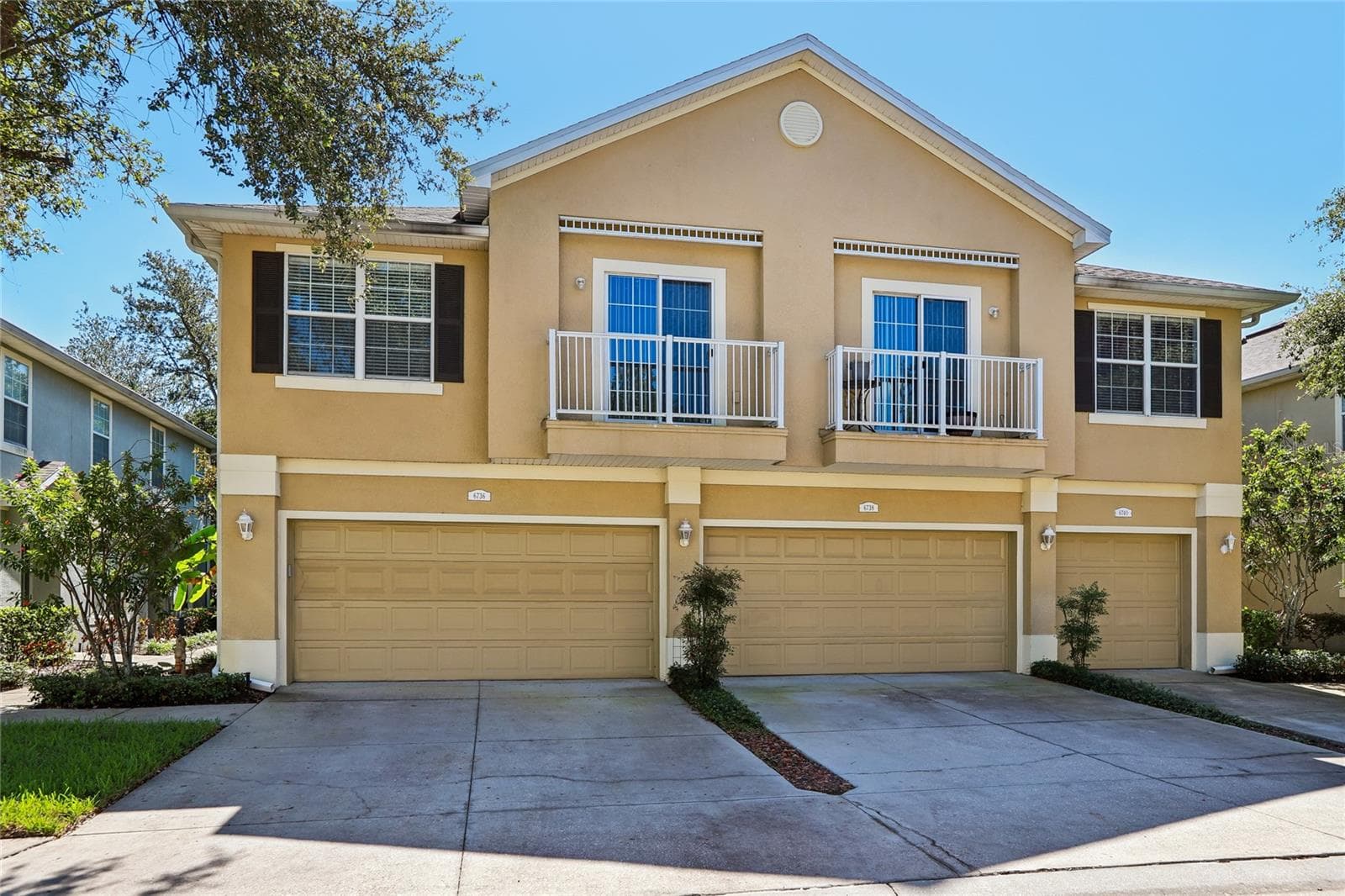 6736 BREEZY PALM DR