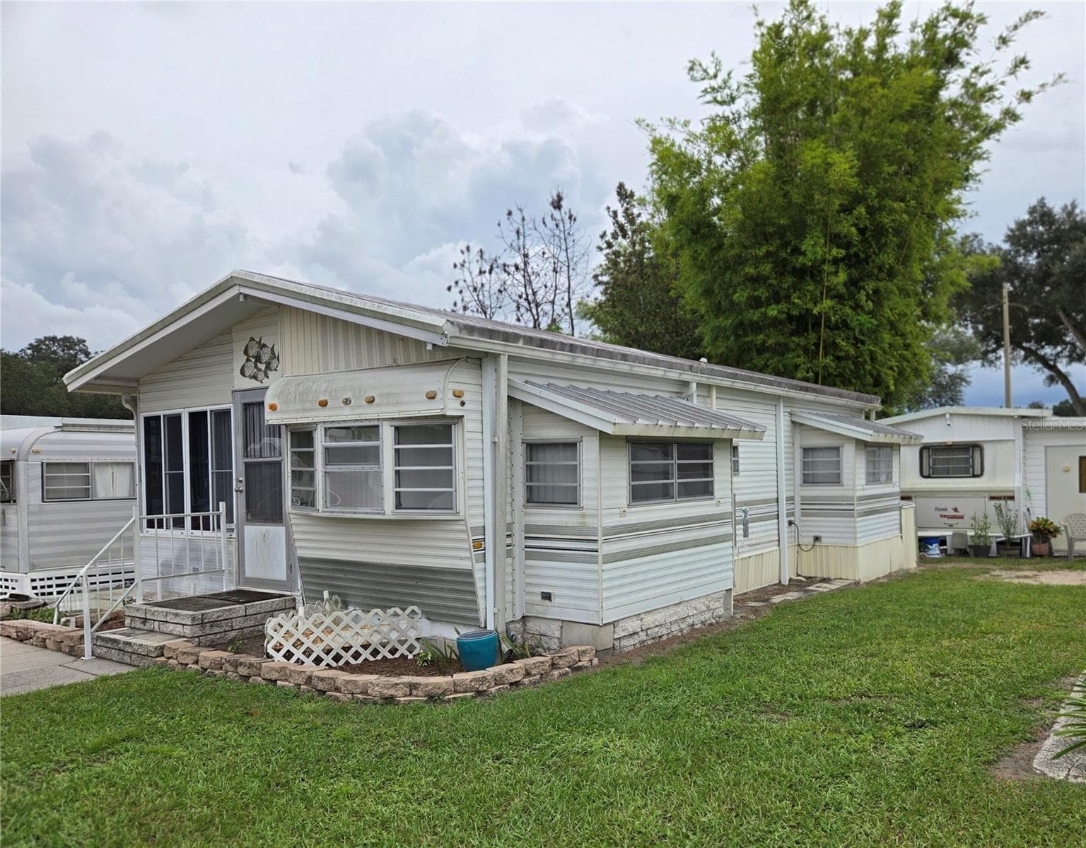 Manufactured Home at 39326 HOMECREST DR, ZEPHYRHILLS, photo 2 of 33