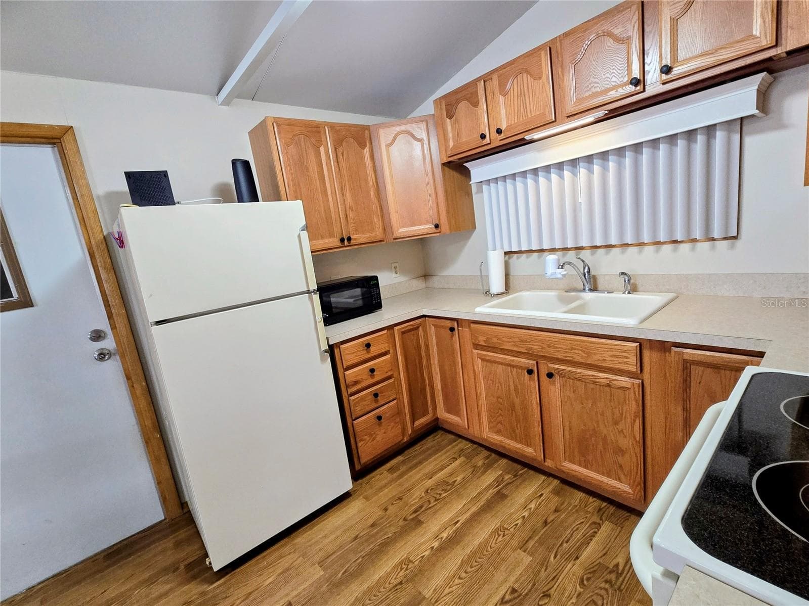 Manufactured Home at 39326 HOMECREST DR, ZEPHYRHILLS, photo 7 of 33