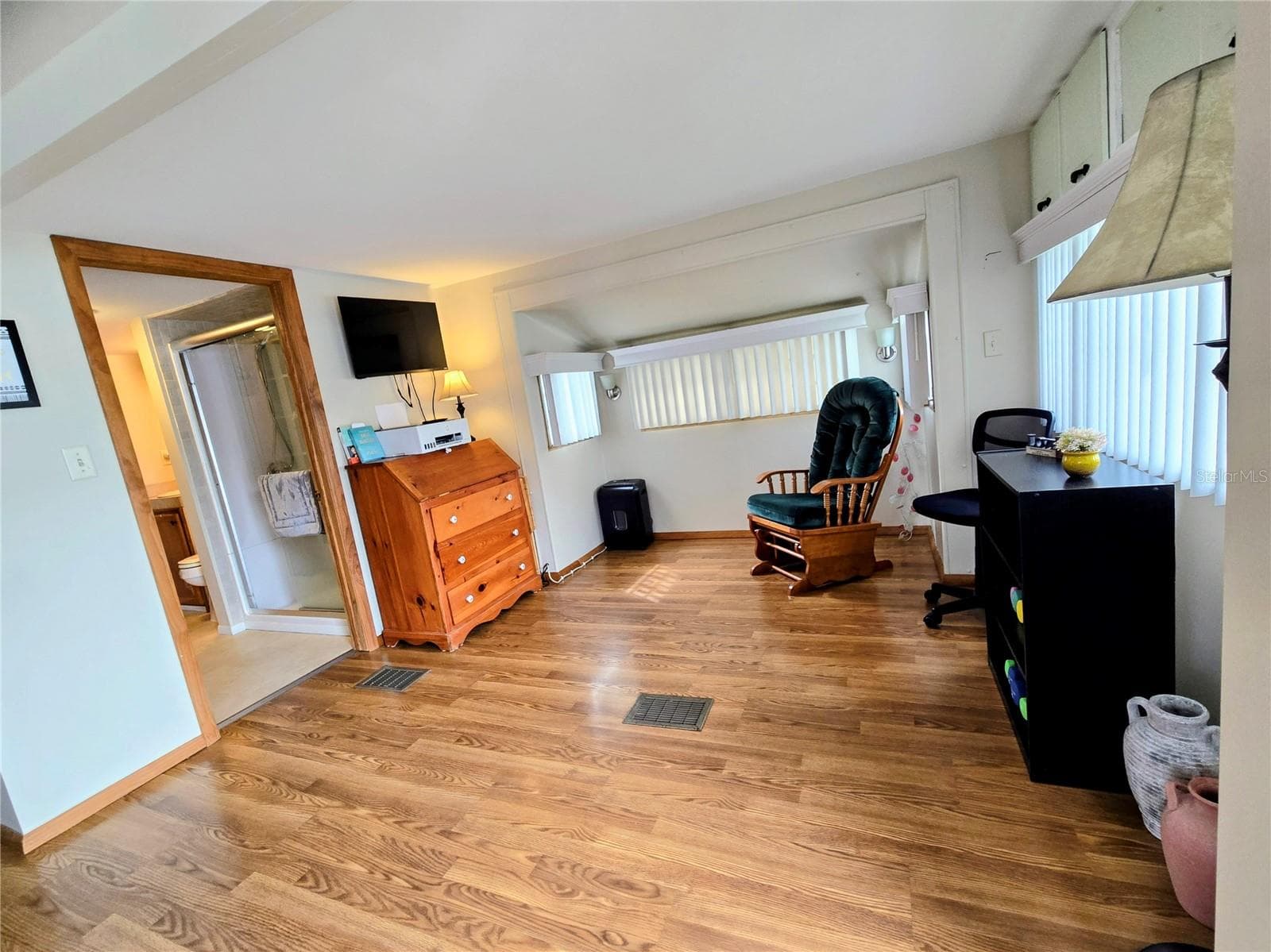 Manufactured Home at 39326 HOMECREST DR, ZEPHYRHILLS, photo 11 of 33