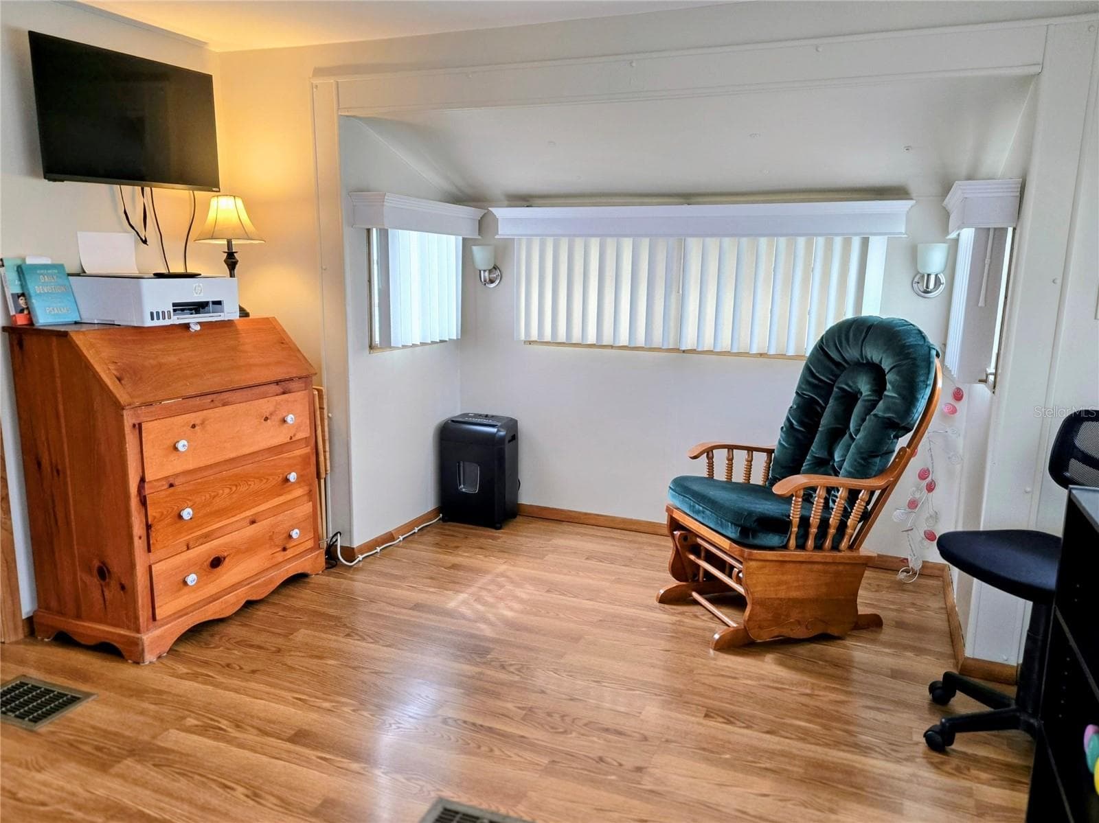 Manufactured Home at 39326 HOMECREST DR, ZEPHYRHILLS, photo 12 of 33