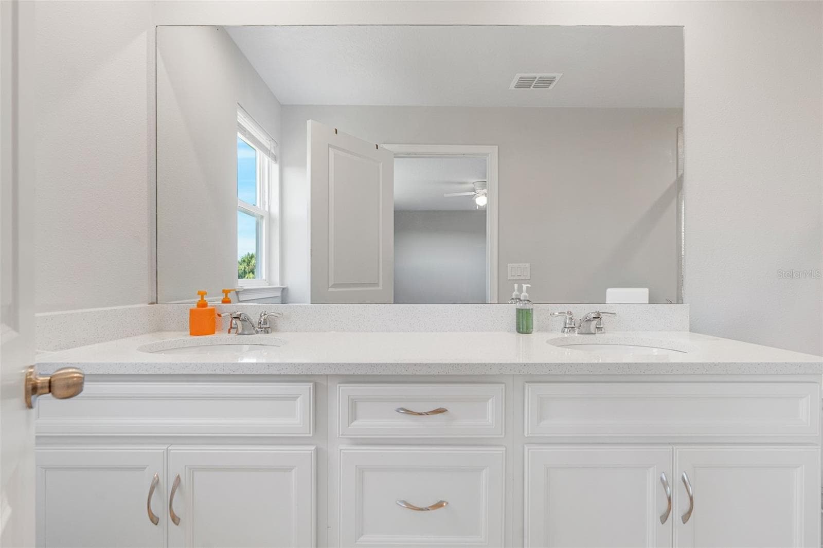 Townhouse at 11844 SKY ACRES TER, BRADENTON, photo 15 of 29