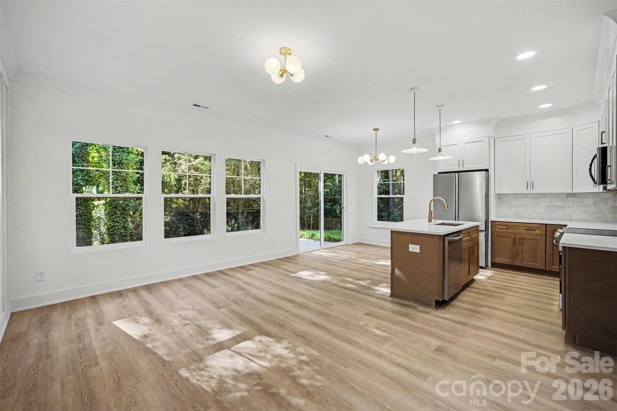 Single Family Residence at 514 Brookgreen Drive, Dallas, photo 4 of 29
