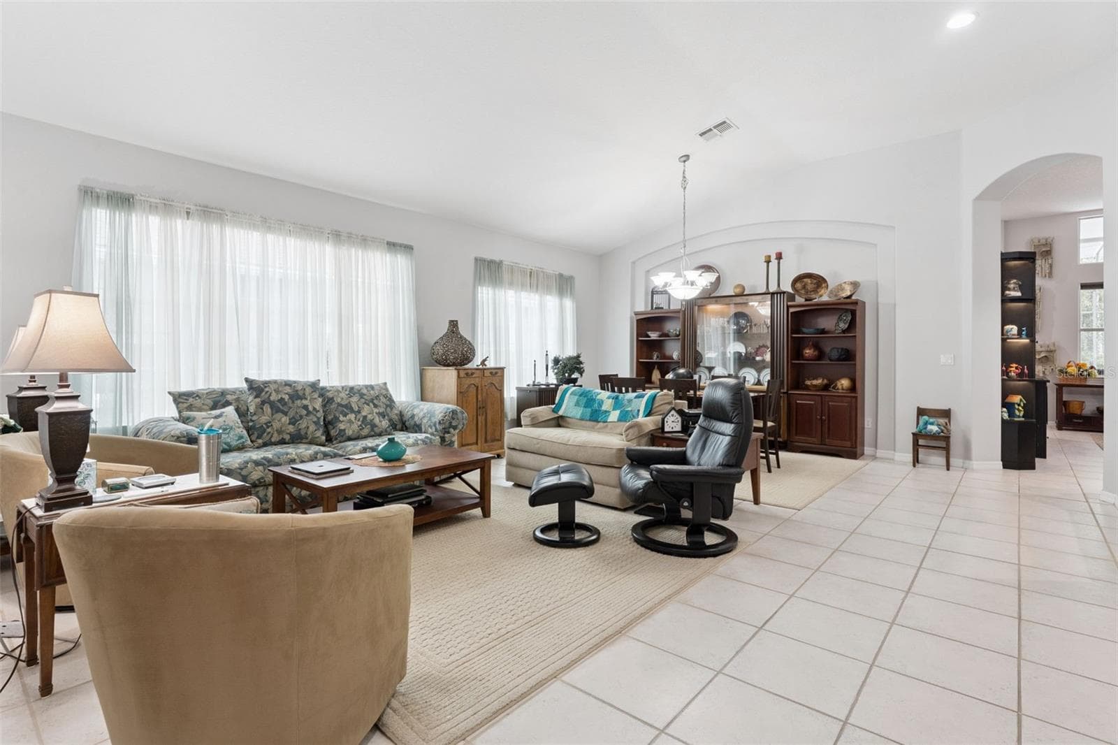 Single Family Residence at 2819 SUMMER SWAN DR, ORLANDO, photo 3 of 32