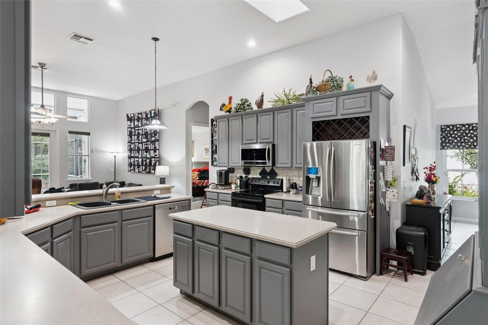 Single Family Residence at 2819 SUMMER SWAN DR, ORLANDO, photo 6 of 32