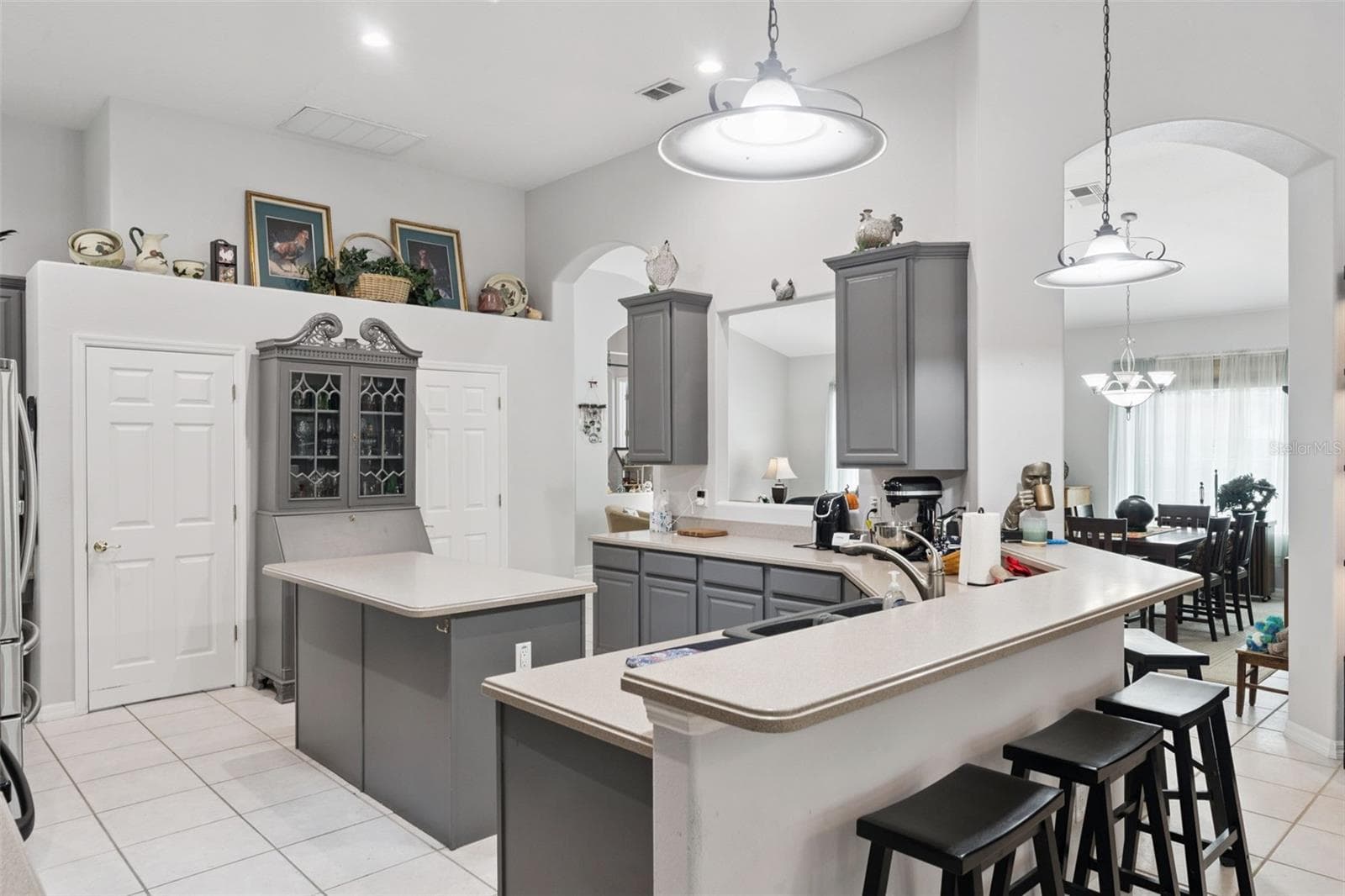 Single Family Residence at 2819 SUMMER SWAN DR, ORLANDO, photo 8 of 32