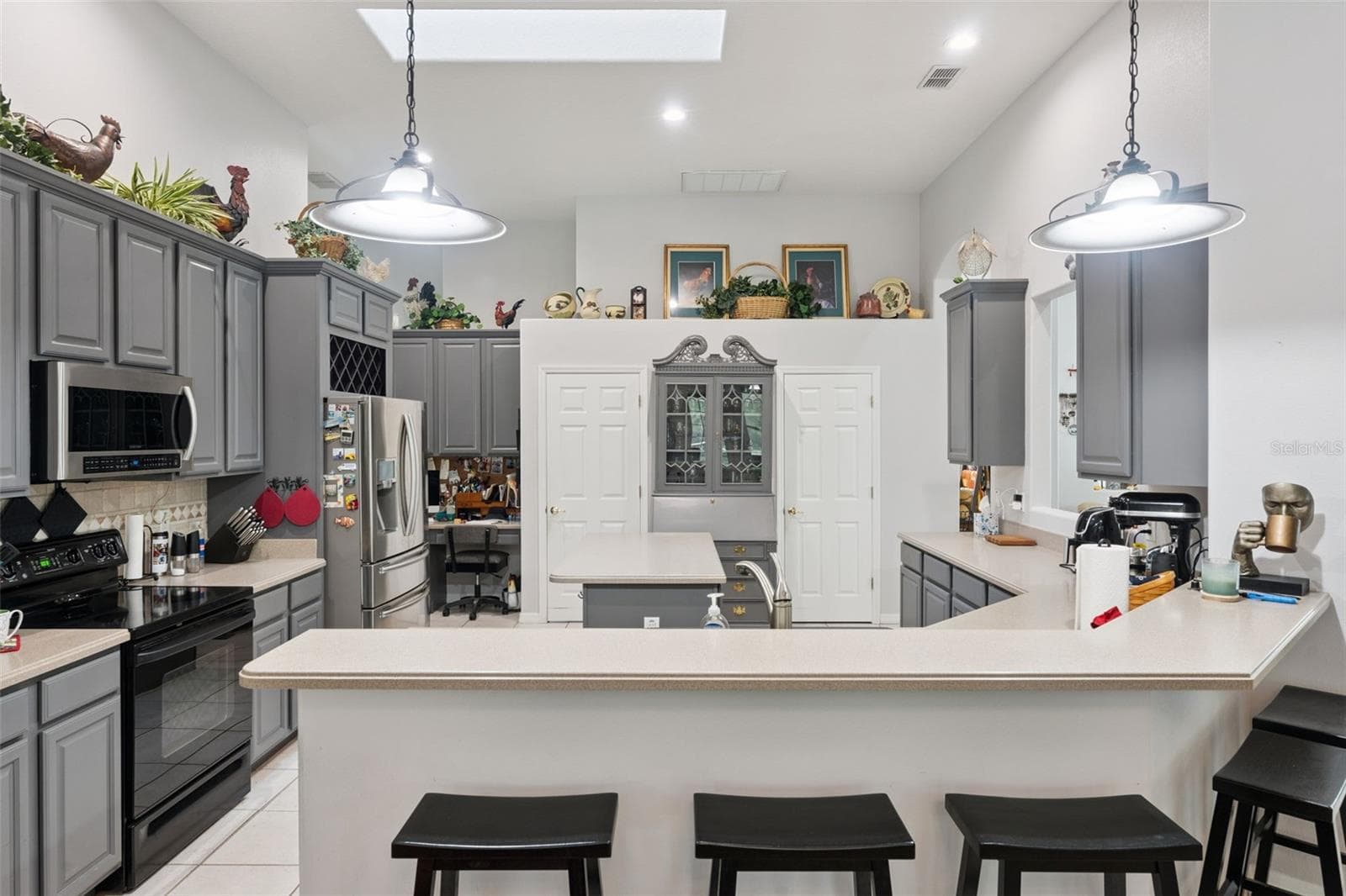 Single Family Residence at 2819 SUMMER SWAN DR, ORLANDO, photo 9 of 32
