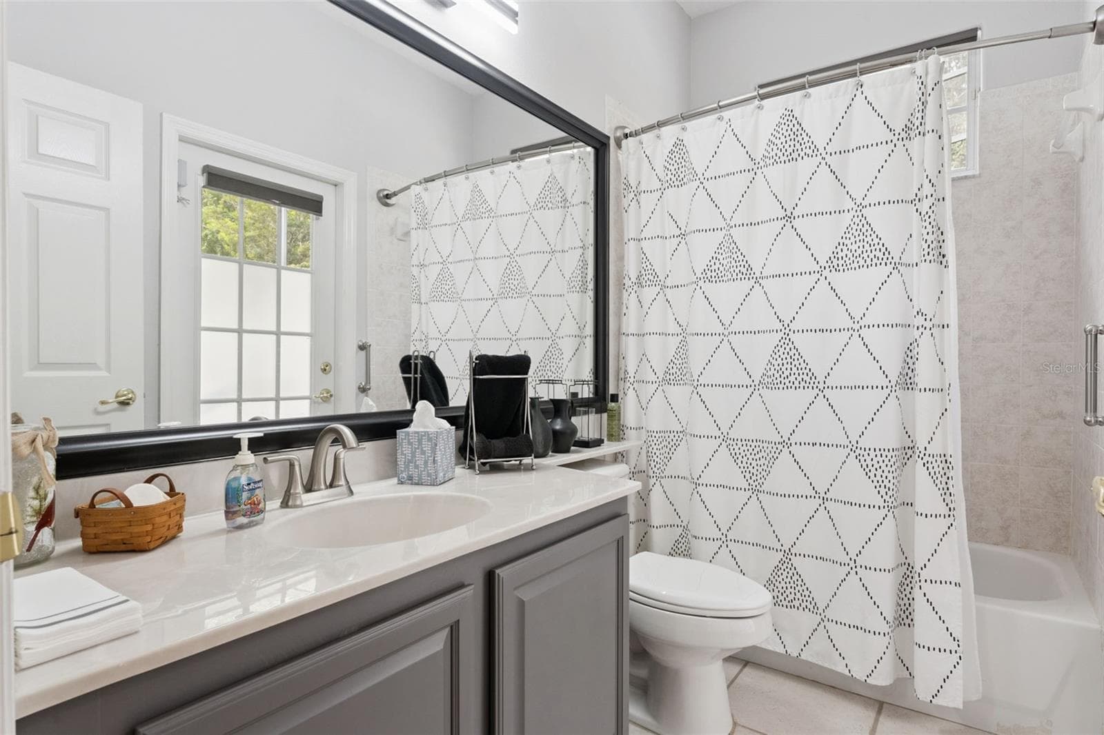 Single Family Residence at 2819 SUMMER SWAN DR, ORLANDO, photo 15 of 32