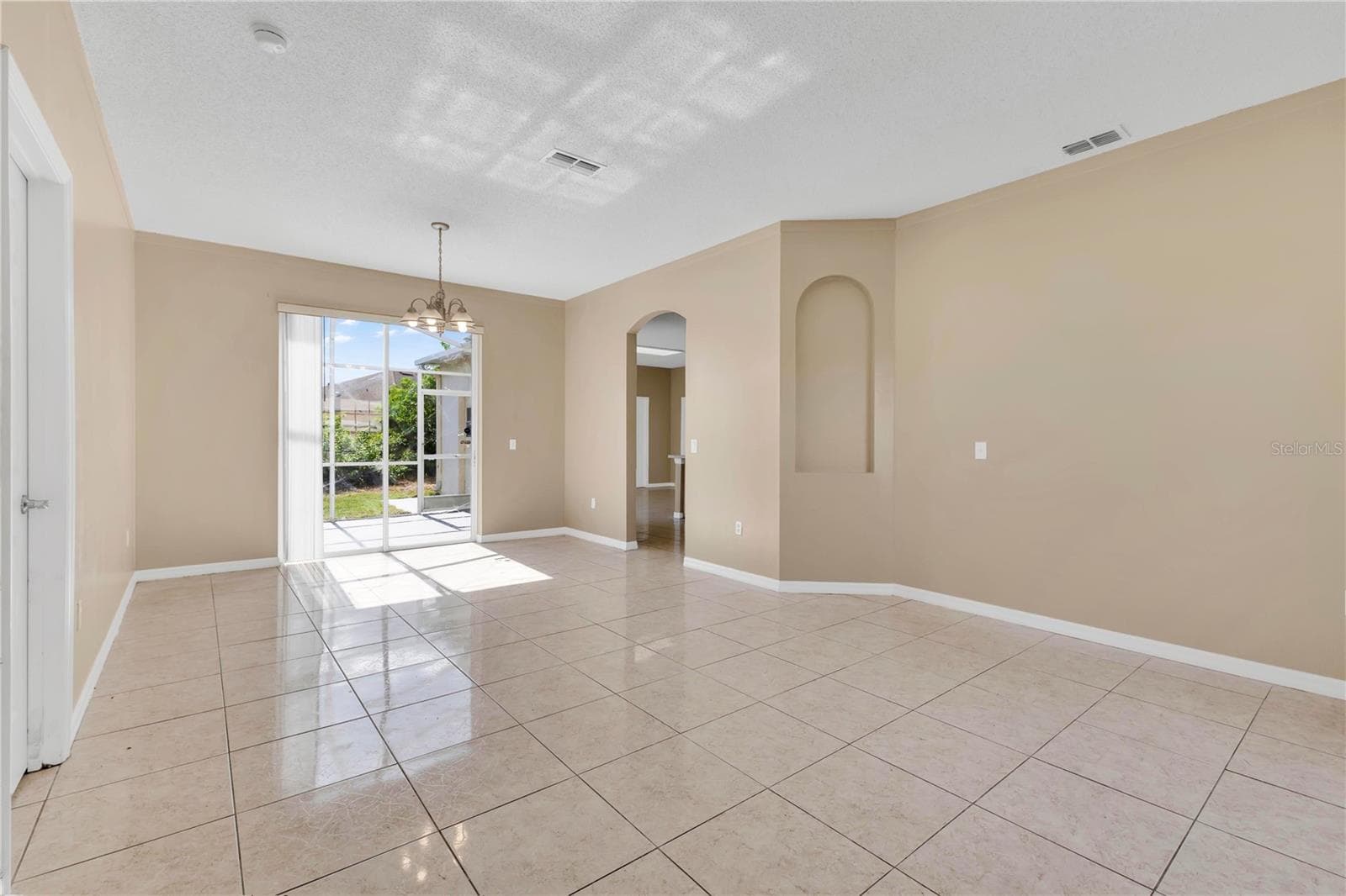Single Family Residence at 101 BLACKPOOL WAY, KISSIMMEE, photo 2 of 26