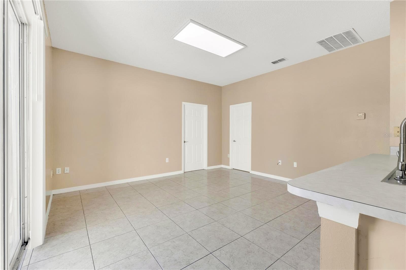 Single Family Residence at 101 BLACKPOOL WAY, KISSIMMEE, photo 6 of 26
