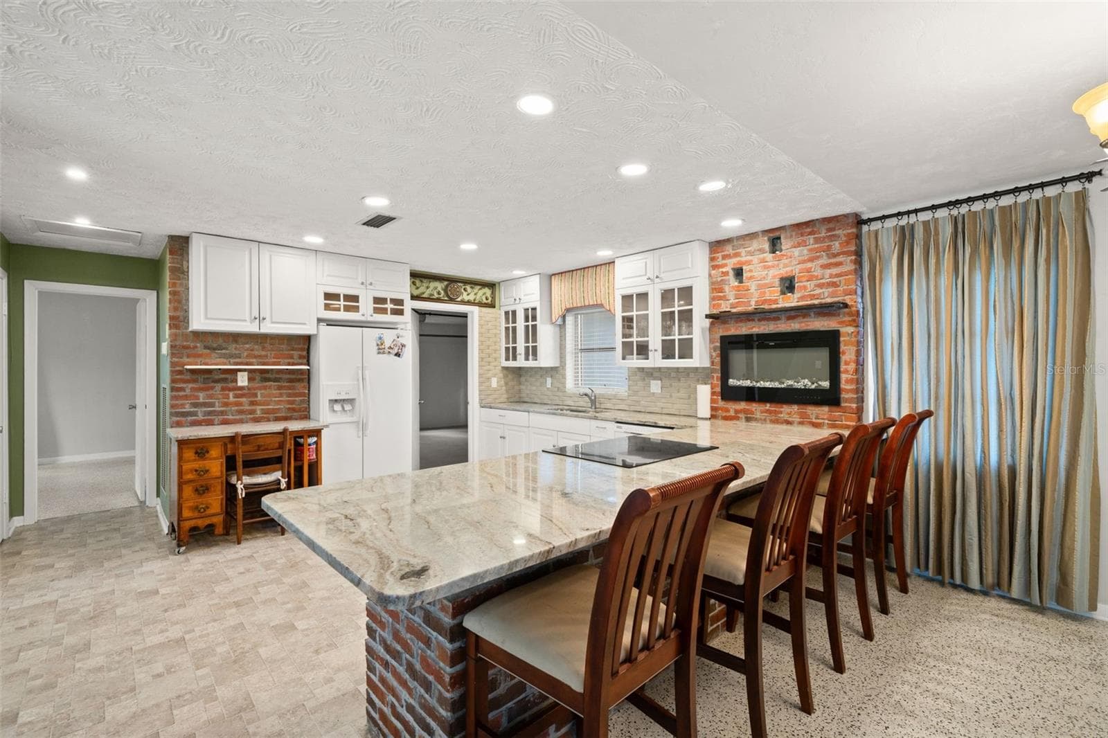 Single Family Residence at 6422 FAIRLAWN ST, SPRING HILL, photo 7 of 38