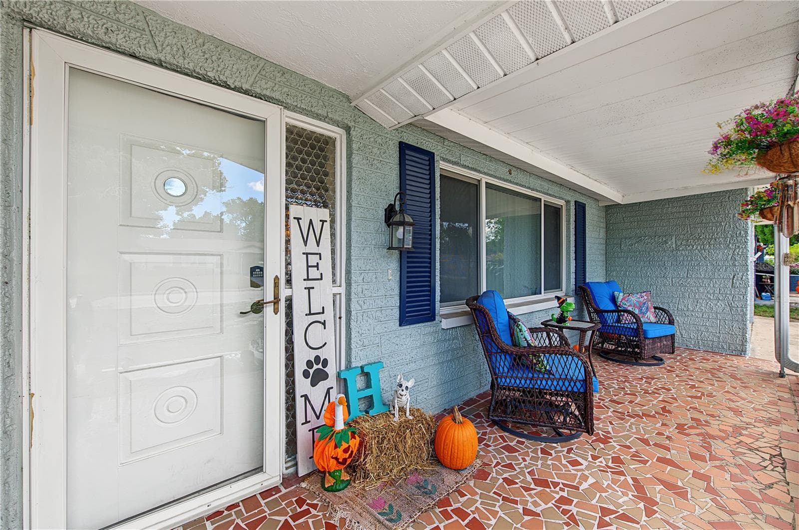 Single Family Residence at 10918 MANCHESTER RD, PORT RICHEY, photo 2 of 26