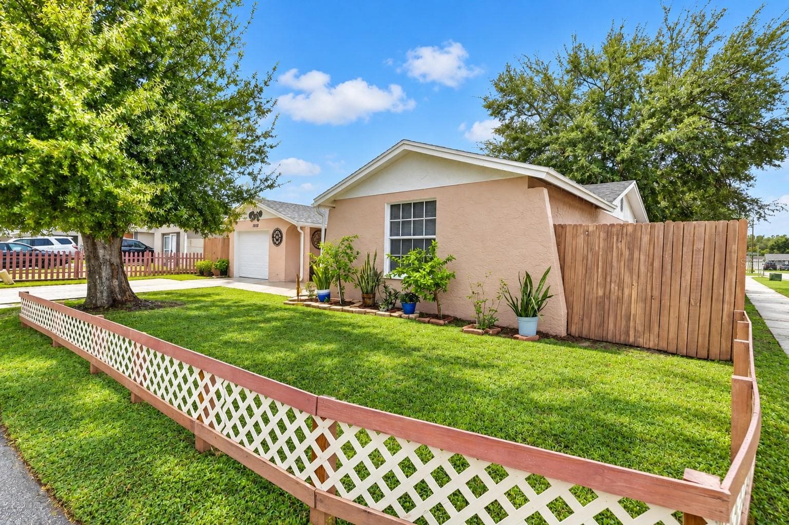 Single Family Residence at 10110 MOORES MILL CT, TAMPA, photo 3 of 31