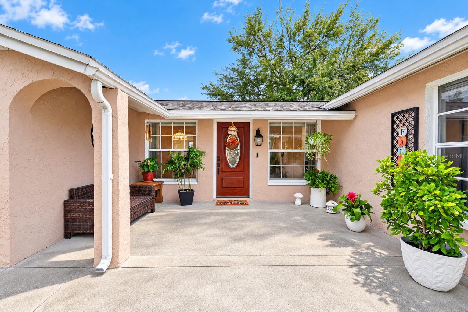 Single Family Residence at 10110 MOORES MILL CT, TAMPA, photo 4 of 31