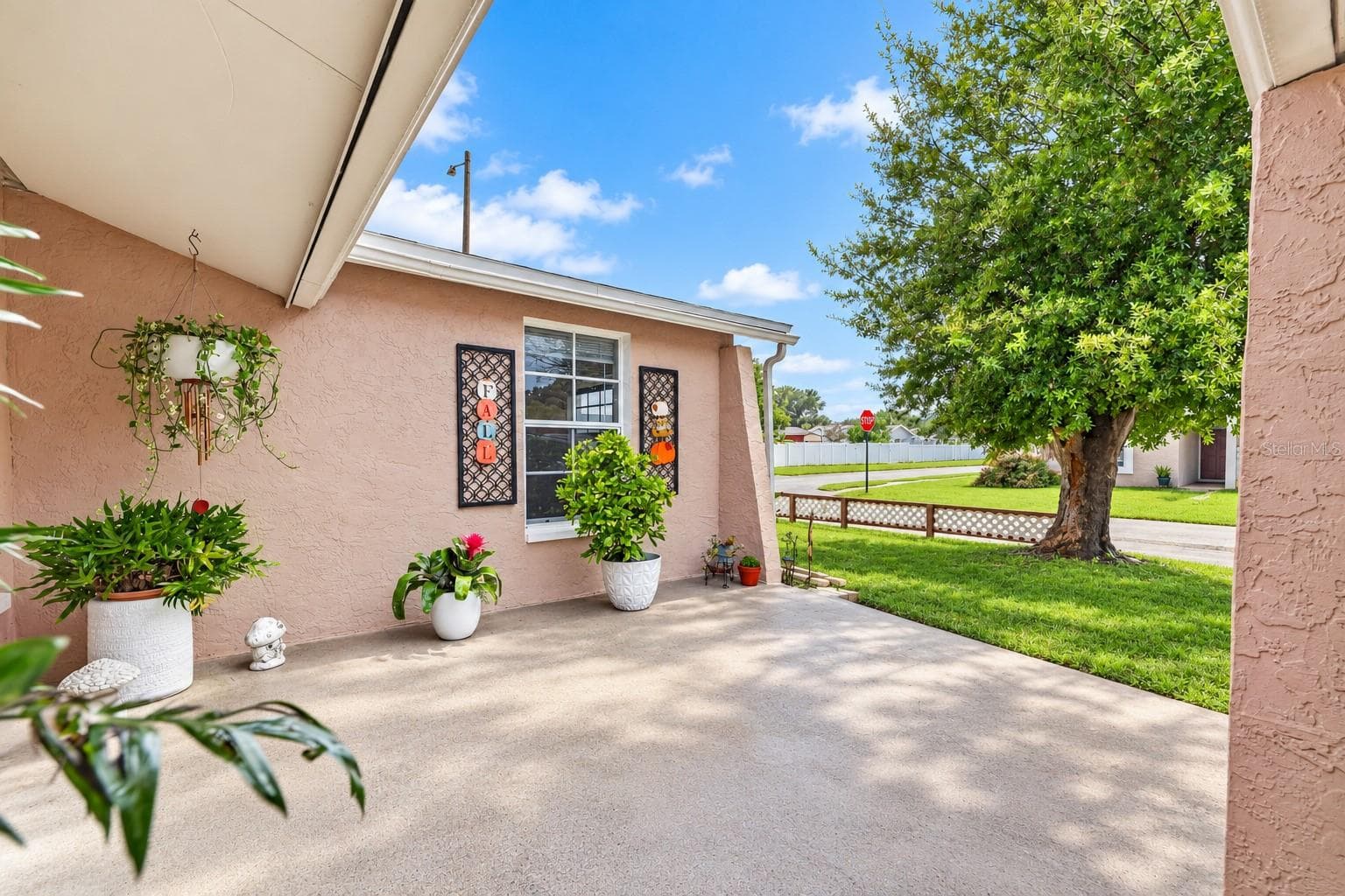 Single Family Residence at 10110 MOORES MILL CT, TAMPA, photo 5 of 31